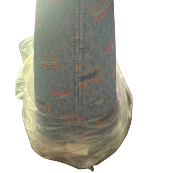 Michael Michael Kors jet set printed signature logo Tote NWT still in plastic - Picture 13 of 16